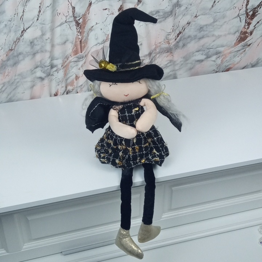 👻 Halloween Witch Sitting Shelf Decor
